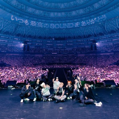 Straykids Group Photo Concert, Skz Concert Photos, Straykids Concert, Stray Kids Concert, Skz Concert, New Year Concert, Concert Crowd, Kid Surprise, Concert Aesthetic