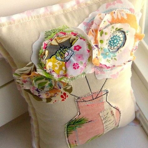 ขวดโหล Mason Jar, Novelty Pillows, Applique Pillows, Scrap Fabric Projects, Sewing Pillows, Scrap Fabric, Fabric Necklace, Flower Pillow, 자수 디자인