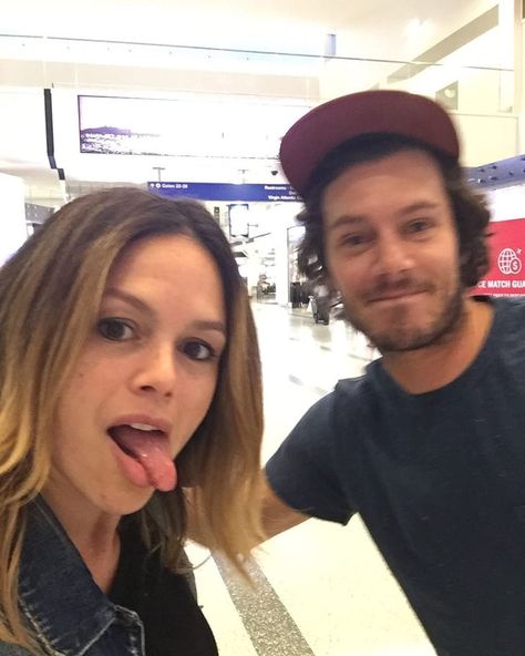 Rachel Bilson and Adam Brody Instagram Picture August 2019 Rachel Bilson The Oc, Oc California, Ben Mckenzie, Adam Brody, Jean Reno, Christina Milian, Sonakshi Sinha, Rachel Bilson, Kendall Jenner Outfits