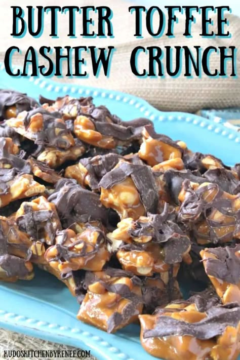 Cashew Crunch Recipe, Cashew Crunch, Toffee Recipe, Chocolate Graham Crackers, Butter Toffee, Candy Recipes Homemade, Christmas Candy Recipes, Nut Recipes, Oreo Dessert