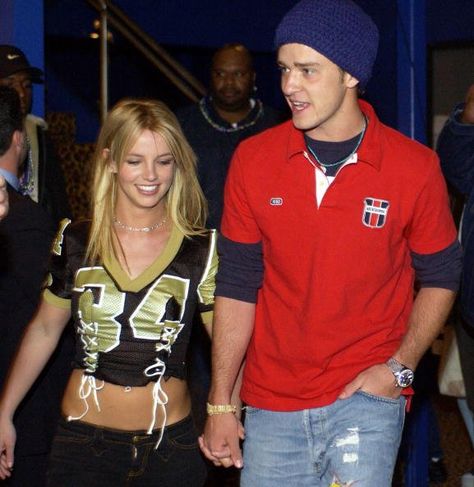 Britney Spears & Justin Timberlake (boyfriend - 01/01/02) [Charity fundraiser at Planet Hollywood] #SuperBowlXXXVI Britney Spears And Justin Timberlake, Eyes Guide, Britney Spears Justin Timberlake, Britney Spears Outfits, Sunken Eyes, Honey Drops, Britney Spears Pictures, Britney Jean, Planet Hollywood