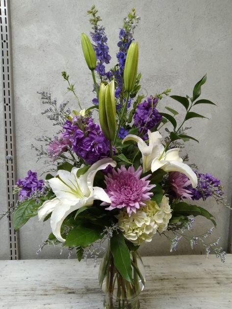 Fresh Flower Arrangements For Home, Corporate Floral Centerpieces, Purple Arrangements Floral Design, Unusual Flower Arrangements, Sympathy Flower Arrangements, Whimsical Flower Arrangements, Purple Arrangements, Flower Arrangements For Church, Small Purple Floral Arrangements