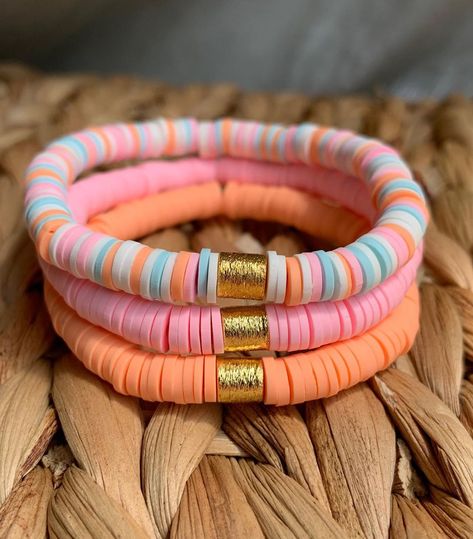 𝙳𝚛𝚒𝚏𝚝 𝚂𝚎𝚎𝚍 & 𝙲𝚘 on Instagram: “These bracelets are the perfect accessory to add to your summer wardrobe ☀️🌸 #heishibeads #heishibracelets #summercolors #custombracelets…” Casual Heishi Beads For Summer, Trendy Heishi Beads Jewelry For Beach, Colorful Heishi Beads Jewelry For The Beach, Fun Colorful Heishi Beads Jewelry, Colorful Heishi Beads Beach Jewelry, Wrap Choker Necklace, Preppy Bracelets, Homemade Bracelets, Preppy Jewelry