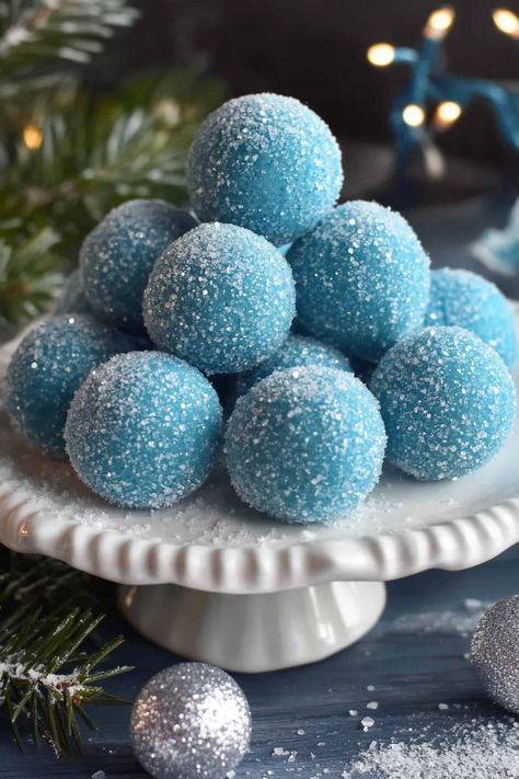 Blue Christmas Truffles Blue Christmas Truffles, Blue Dessert Ideas, Winter Dessert Ideas, Blue Food Ideas Party, Blue Christmas Cake, Blue Christmas Cookies, Puck Recipes, Chrusciki Recipe, Irish Cream Truffles