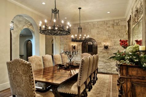 16 Absolutely Gorgeous Mediterranean Dining Room Designs Tuscan Dining Room, Mediterranean House Interior, Mediterranean Room, Tuscan Kitchen Design, Mediterranean Dining, Italian Dining Room, Mediterranean Kitchen Design, Mediterranean Dining Room, Dining Room Images