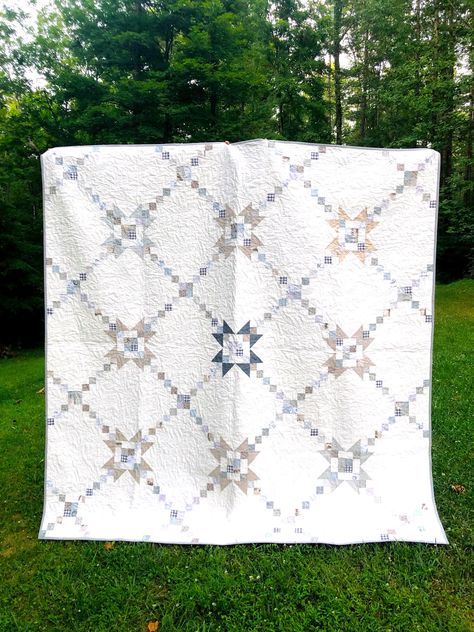 Grey And White Quilts, Grey Quilt Patterns, 9 Square Quilt Patterns, Jacobs Ladder Quilt Variations, Wedding Quilt Patterns, Black And White Quilt Patterns, Green Quilts Ideas, Wedding Quilt Ideas, Neutral Colored Quilt