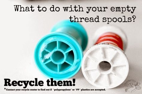 Recycle your empty thread spools! Plastic Thread, 3d Crafts, Upcycle Plastic, Recycle Design, Spool Crafts, Sewing Machine Thread, Bernina Sewing, 3d Craft, Diy Garland