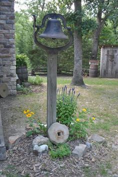 school farm bell Dinner Bell Post, Farm Dinner, Texas Garden, Backyard Ponds, Bell Gardens, Antique Bell, Country Gardens, Garden Idea, Dinner Bell