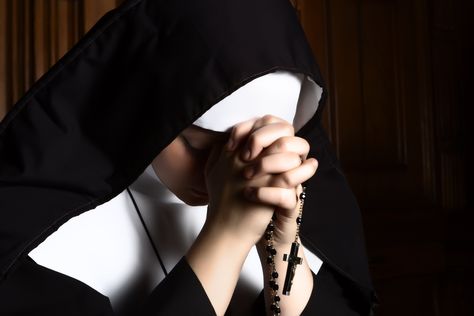 Lawyer Becomes Cloistered Nun To Pay Off Her Law School Debt http://abovethelaw.com/2017/06/lawyer-becomes-cloistered-nun-to-pay-off-her-law-school-debt/?utm_campaign=crowdfire&utm_content=crowdfire&utm_medium=social&utm_source=pinterest Nun Aesthetic, Jesus Facts, Pope Benedict Xvi, Family Counseling, Catholic Women, Pope Benedict, Bride Of Christ, Pope Francis, Law School