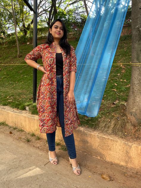 Long shrug Westan Top New Long Kurti, Srug Style Dress, Long Shrug For Women, Kalamkari Shrug, Red Shrug Outfit, Short Shrugs For Indian Dresses, Shrugs For Dresses Western, Shrugs With Jeans Outfit, Indian Shrug Outfits