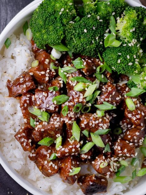 Sweet and Saucy Teriyaki Steak Bites Recipe Spicy Steak Bites, Teriyaki Beef And Broccoli, Beef Teriyaki Stir Fry, Sirloin Steak Bites, Steak Bowl Recipe, Beef Teriyaki Recipe, Teriyaki Steak Bites, Broccoli Teriyaki, Stir Fry Bowl