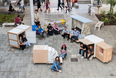 At USC's 'Homeless Studio', Students Work Towards Real Solutions to the City's Homeless Crisis Credit: Brandon Friend-Solis Homeless Shelter Ideas, Homeless Shelter Design, Homeless Housing, California Architecture, Sleeping Pods, Shelter Design, Homeless Shelter, Diy Water, Homeless People