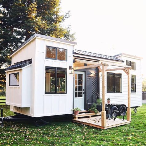 This tiny house exterior is so beautiful! 😊 It looks like a beautiful modern farmhouse, what do you think? 👀 Tag a friend who would live… Tiny House Exterior, Tiny House Trailer, Tiny House Inspiration, Tiny House Listings, Garden Architecture, Tiny House Movement, Small Room Design, Tiny Houses For Sale, Tiny House Interior