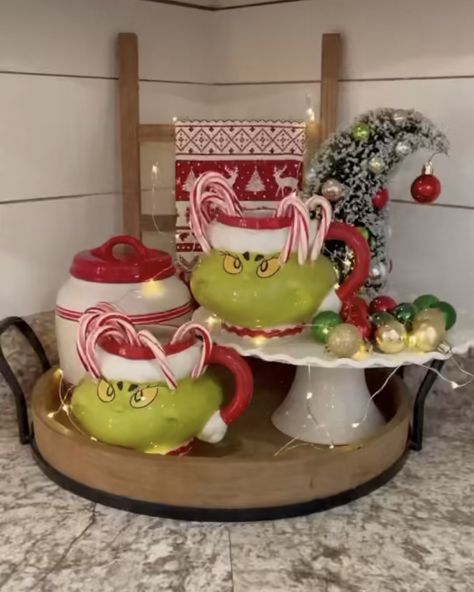 29 INSANELY CUTE & EASY DIY GRINCH CENTERPIECE IDEAS - Stylin by Sarita Grinch Kitchen Decor Ideas, Dollar Tree Grinch Ideas, Grinch Centerpiece, Grinch Kitchen, Grinchmas Decorations, Kids Centerpieces, Grinch Diy, Diy Grinch, Christmas Coffee Table Decor