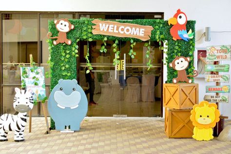 [Promotion] 58 Perfect Safari Birthday Party Decorations Diy Hacks You Have To See #safaribirthdaypartydecorationsdiy Jungle Theme Selfie Booth, Jungle Entrance Decor, Jungle Theme Entrance Decor, Preschool Entrance Ideas, Jungle Safari Theme Birthday Party, Jungle Theme Entrance, Birthday Party Entrance Decoration, Birthday Entrance Decor, Jungle Entrance