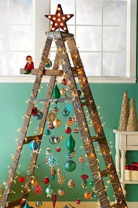 Crismas Tree, Christmas Tree Care, Ladder Christmas Tree, Natal Country, Easy Diy Decor, Alternative Christmas, Alternative Christmas Tree, Unique Christmas Trees, White Christmas Trees