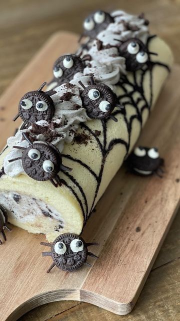 Craft Ideas For Family, Pasteles Halloween, Easy Halloween Craft, Oreo Frosting, Halloween Craft Ideas, Spider Cake, Santa Cake, Halloween Food Ideas, Dessert Halloween