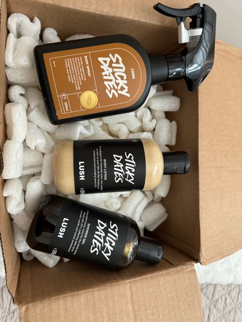 Lush Products Aesthetic, Sticky Dates, Lush Products, Fragrances Perfume Woman, Perfume Body Spray, Lush Cosmetics, Shower Skin Care, Body Smells, Smell Goods