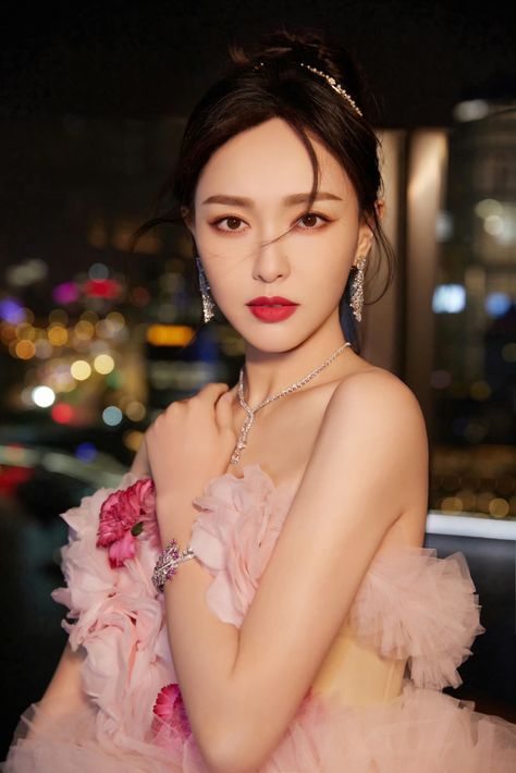 Tiffany Tang, Chinese Actress, Night Gown, Actresses, Actors, China, On Twitter, Twitter, Beauty