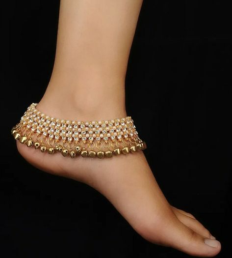 Bridal Anklet, Anklet Designs, Modern Gold Jewelry, Jewelry Design Earrings, Design Earrings, Anklets, Diamond Bracelet, Gold Jewelry, Jewelry Design