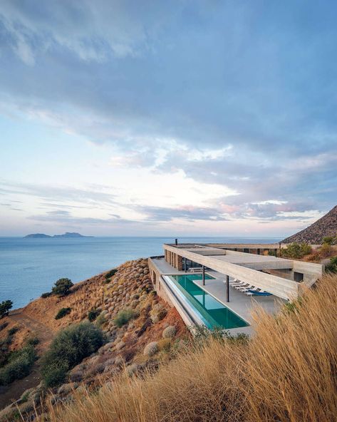 Ring House by Deca Architecture Natural Ventilation, Modern Architecture House, Residential Architecture, Contemporary Architecture, Crete, Modern Architecture, A House, Architecture House, Swimming Pool