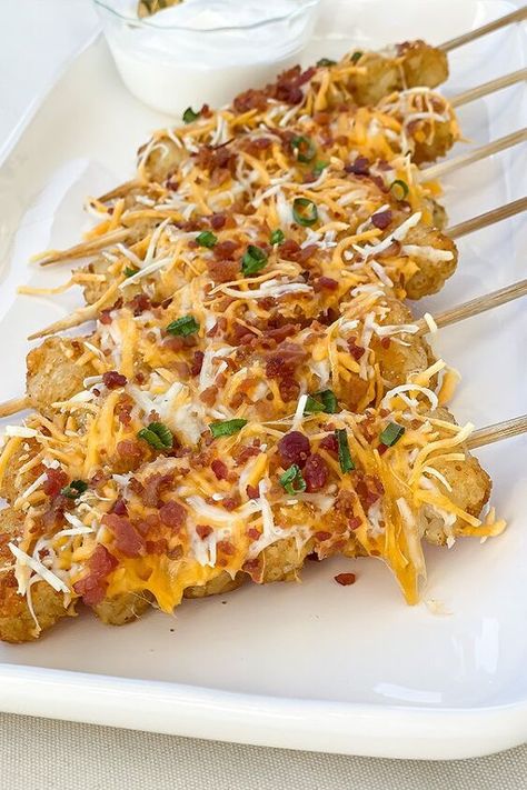 Loaded Tater Tot Kabobs | Foodtalk Tater Tot Kabobs, Loaded Tater Tot, Gluten Free Chicken Pot Pie, Matcha Roll Cake, Loaded Tater Tots, Vegan Ravioli, Spicy Seasoning, Kabob Recipes, Chicken Fried Steak