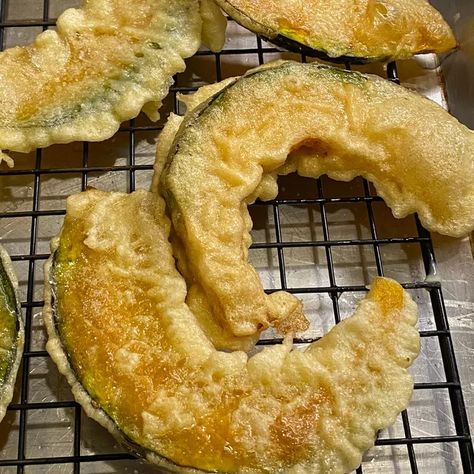 Japanese Pumpkin Tempura, Kabocha Squash Recipe Japanese, Kobucha Squash Recipes, Kabocha Tempura, Japanese Squash Recipe, Tempura Squash, Kobacha Squash Recipes, Squash Tempura, Japanese Kabocha Squash Recipe