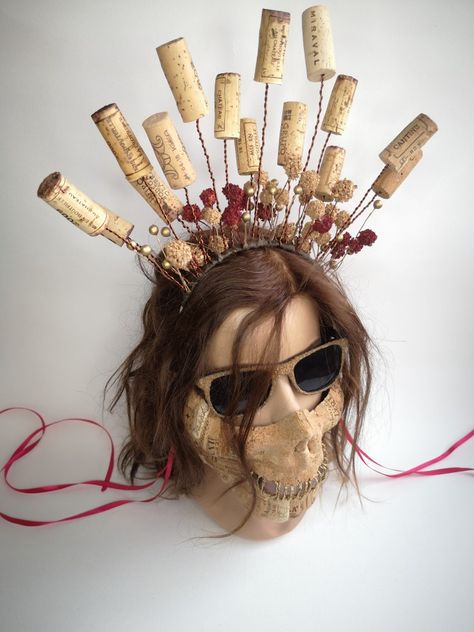 Wine Costume Ideas, Wine Halloween Costume, Wine Costume, Wine Cork Art, Kyiv City, Wine Logo, Diy Kostüm, Diy Crown, Cork Art