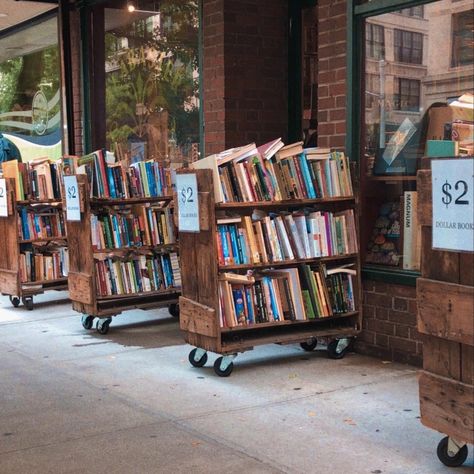 Small Bookstore Cafe, Book Store Coffee Shop Aesthetic, Book Store Ideas Business, Book Cafe Interior Design, Library Cafe Aesthetic, Book Cafe Ideas, Small Book Store, Cozy Bookstore Aesthetic, Book Store Ideas