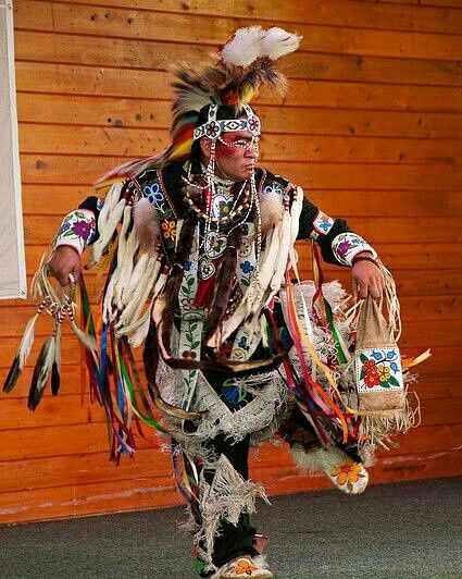 Grass Dancer, Grass Dance Outfits, Native American Dance, Indian Arts, Native American Regalia, Native American Wisdom, Native American Warrior, Native American Images, Native American Men