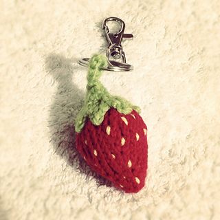 Ravelry: Free Cute Knit - patterns Strawberry keyring Small knitted strawberry Random Crochet, Small Stuffed Toys, Strawberry Keychain, Knit Flowers, Knitting Short Rows, Christmas Bazaar, Knifty Knitter, Knit Projects, Crochet Keychain Pattern