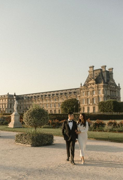 Early Morning Paris Elopement Photoshoot - Best Elopement and Wedding Photographer Paris & France | Alyssa Belkaci Photo Louvre Engagement Photos, Wedding Photos In Paris, Paris Engagement Photoshoot, European Engagement Photos, Paris Wedding Photos, Paris Couple Photoshoot, France Elopement, Virginia Christmas, Paris Elopement Photography