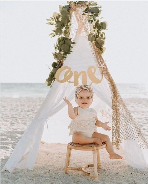 Beach Cake Smash, Baby Beach Photos, Beach Photoshoot Family, Butterfly 1st Birthday, Baby Photography Poses, Baby Birthday Photoshoot, Compliment Someone, Baby Birthday Decorations, 1st Birthday Pictures