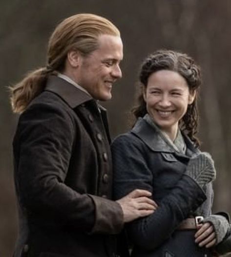 Outlander Characters, Drums Of Autumn, Sam Heughan Caitriona Balfe, Sam And Cait, Outlander Jamie, Jamie And Claire, Caitriona Balfe, Together Again, Jamie Fraser