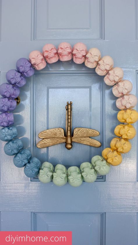 A 3 step tutorial to make this pastel rainbow skull DIY Halloween wreath. Pastel Halloween Decor Diy, Simple Halloween Wreath, Rainbow Halloween Decor, Bright Halloween Decor, Diy Pastel Halloween Decor, Pink Halloween Wreath, Colorful Halloween Decor, Halloween Wreaths For Front Door, Skull Diy