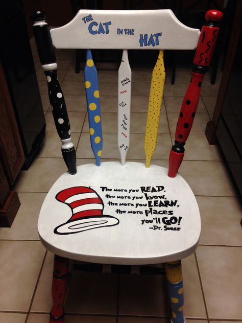 Dr Suess chair for teacher appreciation week Classroom Promise, Painting Chairs, Teacher Chairs, Rocking Chair Makeover, Classroom Chair, Dr Seuss Classroom, Dr Seuss Crafts, Hand Painted Chairs, Dr Seuss Baby Shower