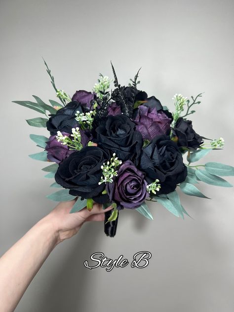 Black Dark Purple Bridal Wedding Gothic Bouquet Black Decor Dino Wedding, Wedding Bouquet Black, Gothic Bouquet, Paper Flower Bouquet Diy, Gothic Wedding Cake, Purple Flower Arrangements, Magic Wedding, Wedding Gothic, Purple Quince