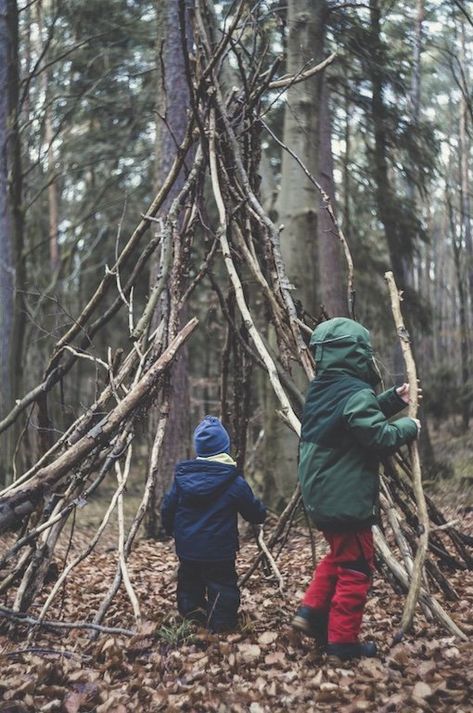 Forest Kindergarten, Survival Tent, Camping With Toddlers, Nature School, Last Child, Forest Pictures, Forest School, Outdoor Learning, Nature Sounds