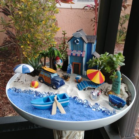 Fairy garden Beach. Fairy Garden Design Ideas, Beach Fairy Garden, Beach Crafts Diy, Fairytale Garden, Indoor Fairy Gardens, Fairy Garden Ideas, Fairy Garden Plants, Fairy Garden Designs, Fairy Garden Crafts