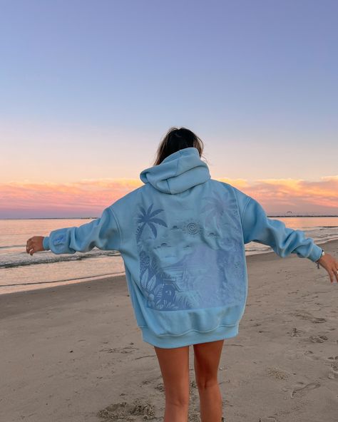 it’s official ✨ endless summer hoodies are here and cannot wait to head to their new home 🩷 so happy for you guys to grab these, it has been a work in progress since January! These hoodies are completely custom to KMM and you won’t find them anywhere else! I designed this hoodie from sizing, to material, and to color and it came out more perfect than I could have imagined <3 thank you guys for making this possible xoxo -Karmyn Sweatshirt Beach Pictures, Beach Outfits Winter, Beachy Hoodies, Summer Hoodies, Summer Hoodie, Surf Hoodie, Summer Wishlist, Surf Hoodies, Beach Hoodie