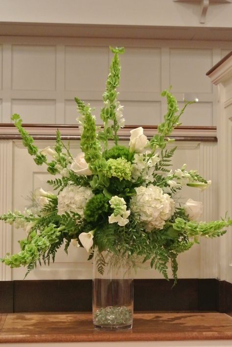 Center Piece Floral Arrangements, Large Arrangements Floral Design, Fresh Flower Wedding Centerpieces, Large Vase Flower Arrangements, Ceremony Pedestal Arrangements, Large White Floral Arrangements, Large Floral Centerpieces, Church Altar Flowers, Centerpieces Dining Table