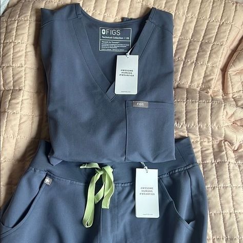 Nursing Scrubs Aesthetic, Healthcare Aesthetic Scrubs, Figs Outfit Scrubs, Figs Scrubs Aesthetic, Fig Scrubs Women, Medical Scrubs Aesthetic, Cute Nursing Outfits Scrubs, Nurse Scrubs Aesthetic, Figs Scrubs Outfit