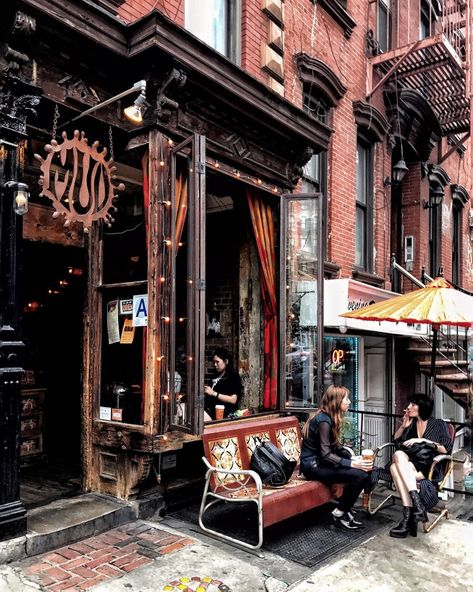 Nyc Coffee Shop Aesthetic, New York Coffee Shop Aesthetic, New York Cafe Aesthetic, Nyc Cafe Aesthetic, New York Coffee Shop, Beautiful Coffee Shops, Brooklyn Coffee Shop, Coffee Shop New York, Mud Coffee