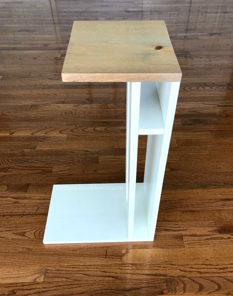 C Table Living Room, Arm Table For Couch, Sofa C Table Diy, Diy C End Table, Diy C Table How To Build, Diy Couch End Table, Diy Sofa Arm Table, Sofa Arm Table Diy, Diy C Shaped Side Table