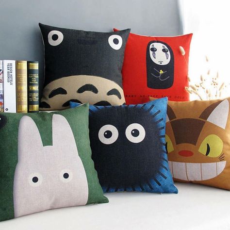 Totoro Pillow, Crochet Geek, Watercolor Pillows, Geek Crafts, Japanese Cartoon, Creation Couture, Japan Design, My Neighbor Totoro, Decorative Cushion Covers