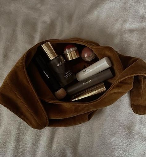 Koi Berrigan ⚡️ (@koiiberri) • Instagram photos and videos Beauty Product Aesthetic, Merit Beauty Aesthetic, Merit Makeup Bag, Merit Aesthetic, Merit Makeup, Merit Beauty, Minimalist Makeup, Personalized Makeup Bags, Simple Aesthetic