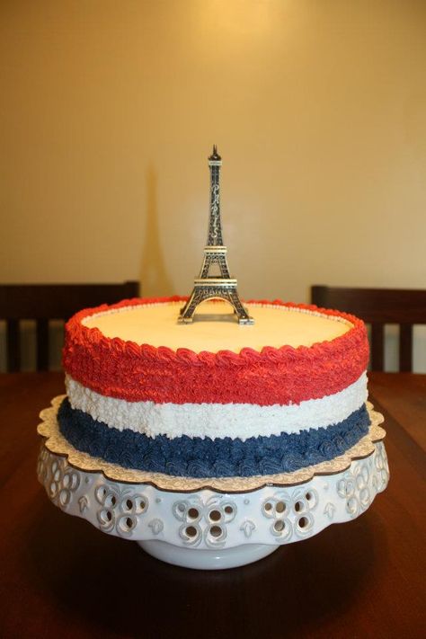 French Birthday Cake, French Themed Parties, Eiffel Tower Cake, Cake For Birthday, Chandelier Cake, Paris Cakes, Parisian Party, Paris Birthday Parties, Special Birthday Cakes