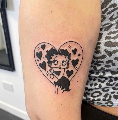 Betty Boop Tattoo, Medium Size Tattoos, Betty Boop Tattoos, Petit Tattoo, Grunge Tattoo, Gangsta Tattoos, Small Pretty Tattoos, Flower Tattoo Shoulder, Tattoos For Black Skin