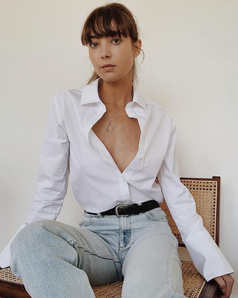 Annemiek Kessels on Instagram: “Minimal.” Unbuttoned Shirt Reference, Unbuttoned Shirt Women Outfit, Open Shirt Outfit Women, Ghost Aesthetics, White Shirt Outfit, Girls White Shirt, Oc Fashion, White Shirt Outfits, Clothing Reference