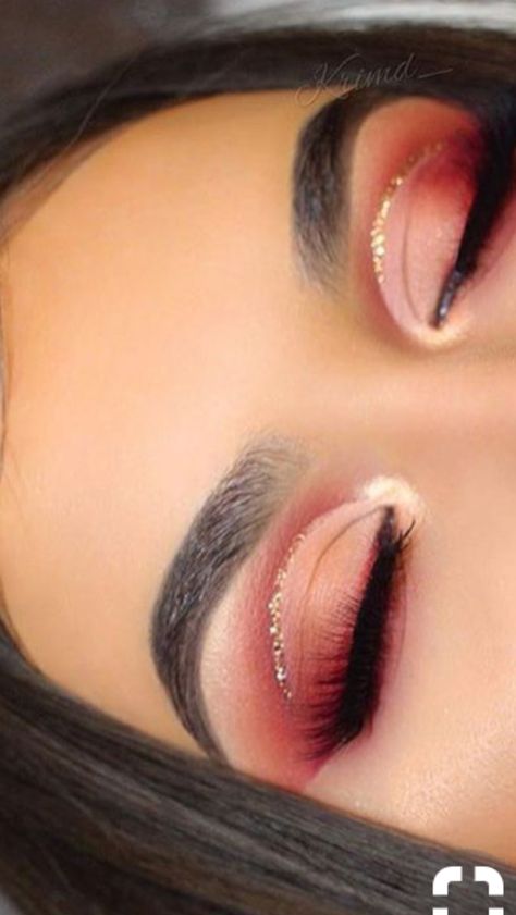 Maquillaje Cut Crease, Red Eyeshadow Makeup, Red Eyeshadow Look, Quinceanera Makeup, Birthday Makeup Looks, Mascara Hacks, Cut Crease Eyeshadow, Red Eye Makeup, Makeup 2018